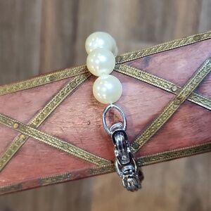 Silver Tone Chain Link Stretchy Pearl Bracelet